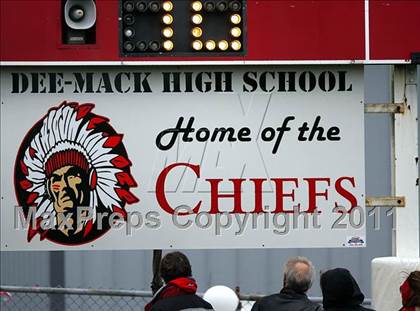 Thumbnail 1 in Deer Creek-Mackinaw vs. Clifton Central (IHSA Class 2A Quarterfinal) photogallery.