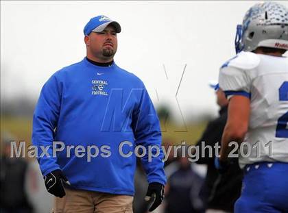 Thumbnail 2 in Deer Creek-Mackinaw vs. Clifton Central (IHSA Class 2A Quarterfinal) photogallery.