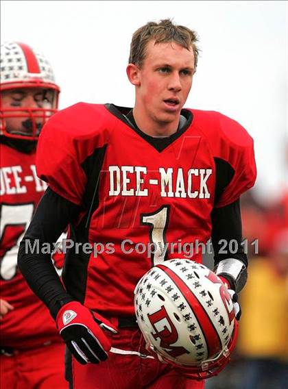 Thumbnail 2 in Deer Creek-Mackinaw vs. Clifton Central (IHSA Class 2A Quarterfinal) photogallery.