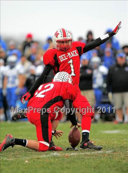 Thumbnail 1 in Deer Creek-Mackinaw vs. Clifton Central (IHSA Class 2A Quarterfinal) photogallery.