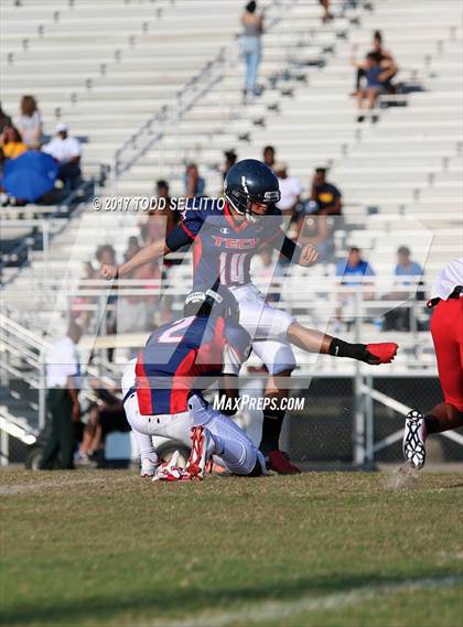 Thumbnail 3 in Strawberry Crest vs. Tampa Bay Tech (Spring Jamboree) photogallery.
