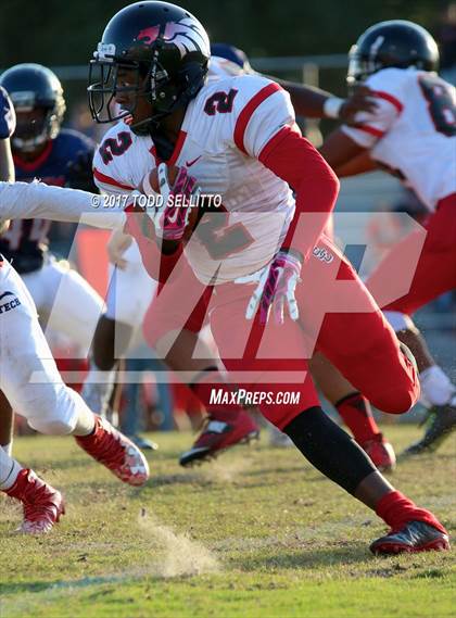 Thumbnail 1 in Strawberry Crest vs. Tampa Bay Tech (Spring Jamboree) photogallery.