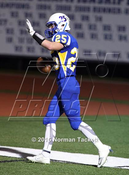 Thumbnail 2 in Conway Springs @ Collegiate (KSHSAA 3A 1st Round) photogallery.