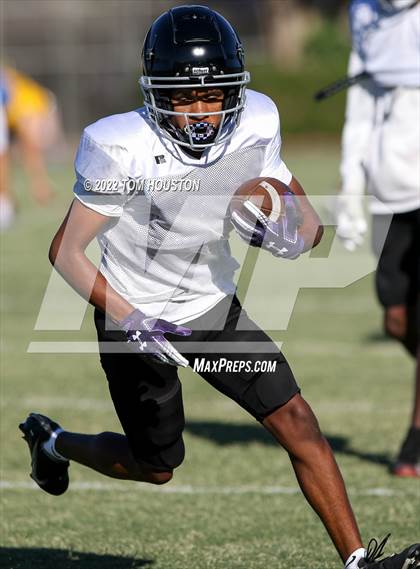 Thumbnail 1 in Bishop Amat vs Rancho Cucamonga (Scrimmage) photogallery.