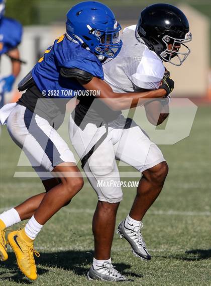 Thumbnail 3 in Bishop Amat vs Rancho Cucamonga (Scrimmage) photogallery.