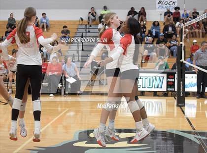 Thumbnail 3 in Paetow vs Katy photogallery.