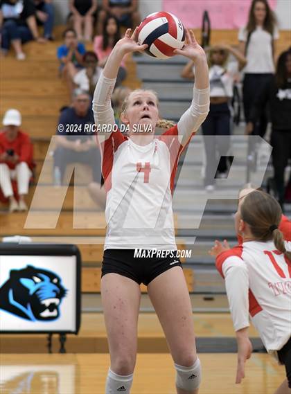 Thumbnail 3 in Paetow vs Katy photogallery.