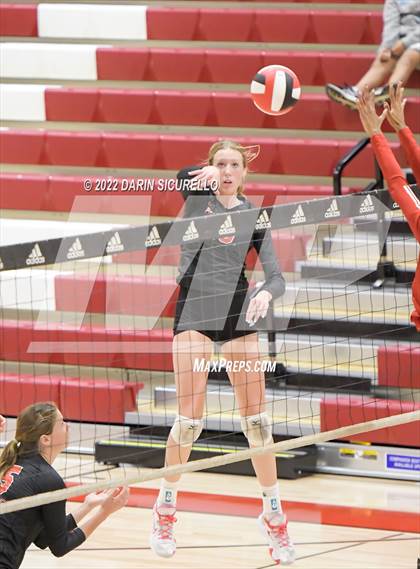 Thumbnail 1 in Palos Verdes @ Lakewood (CIF SS Division 1 Playoff) photogallery.