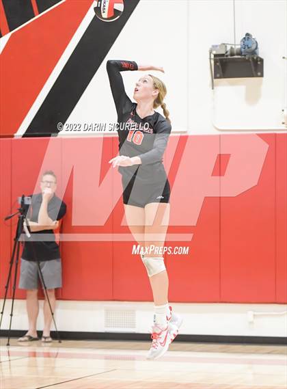 Thumbnail 1 in Palos Verdes @ Lakewood (CIF SS Division 1 Playoff) photogallery.