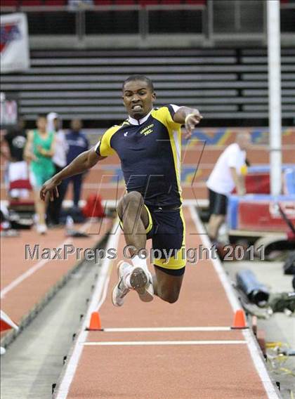Thumbnail 3 in Run For The Dream California Indoor Invitational (Boys Field Events) photogallery.