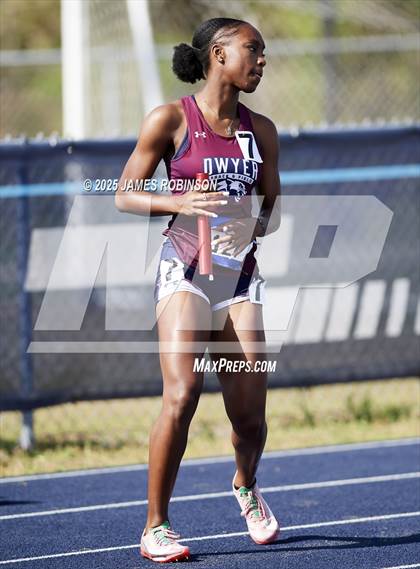 Thumbnail 2 in Bob Hayes Invitational (4x100m) photogallery.