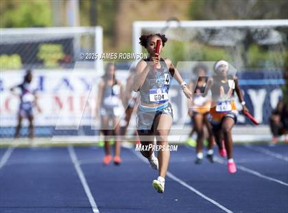 Thumbnail 3 in Bob Hayes Invitational (4x100m) photogallery.