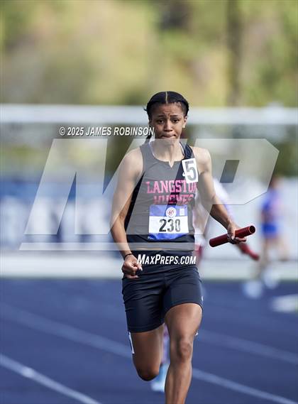 Thumbnail 2 in Bob Hayes Invitational (4x100m) photogallery.