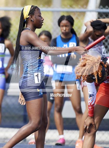 Thumbnail 3 in Bob Hayes Invitational (4x100m) photogallery.