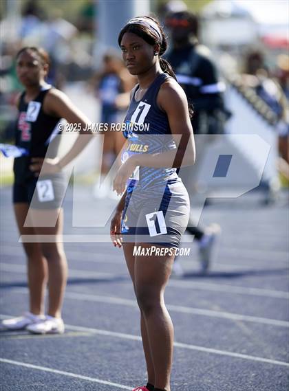 Thumbnail 1 in Bob Hayes Invitational (4x100m) photogallery.