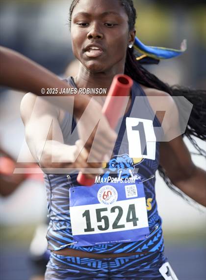 Thumbnail 2 in Bob Hayes Invitational (4x100m) photogallery.