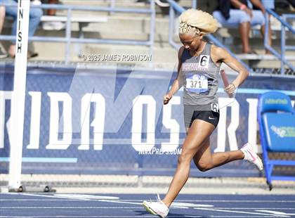 Thumbnail 2 in Bob Hayes Invitational (4x100m) photogallery.