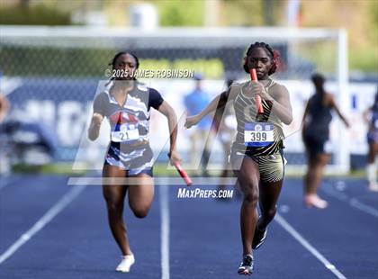 Thumbnail 2 in Bob Hayes Invitational (4x100m) photogallery.