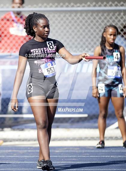 Thumbnail 1 in Bob Hayes Invitational (4x100m) photogallery.