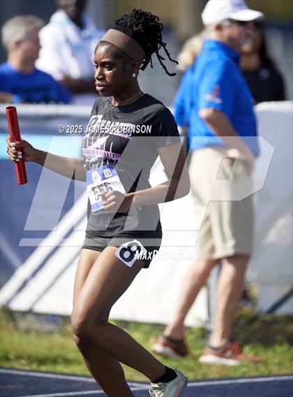 Thumbnail 2 in Bob Hayes Invitational (4x100m) photogallery.