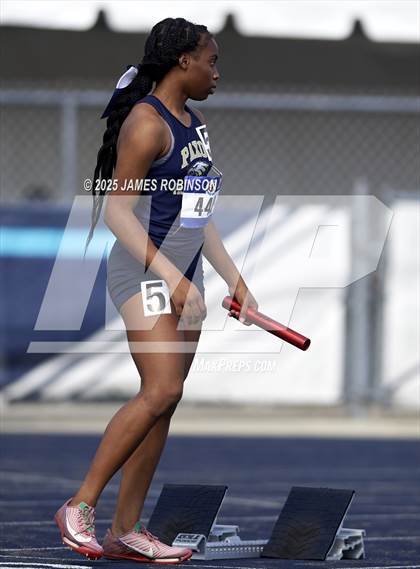 Thumbnail 1 in Bob Hayes Invitational (4x100m) photogallery.