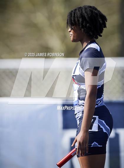 Thumbnail 2 in Bob Hayes Invitational (4x100m) photogallery.