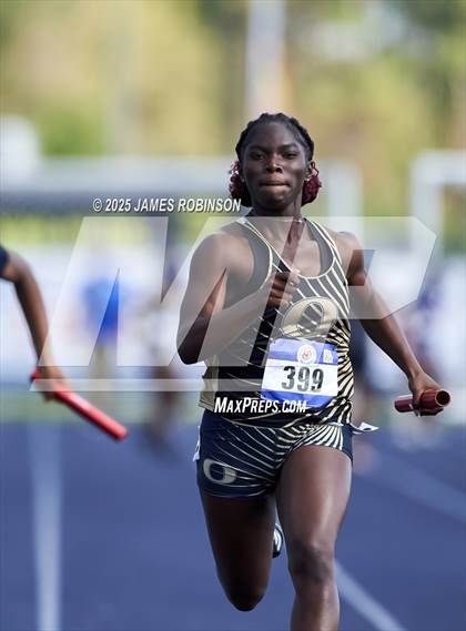 Thumbnail 3 in Bob Hayes Invitational (4x100m) photogallery.