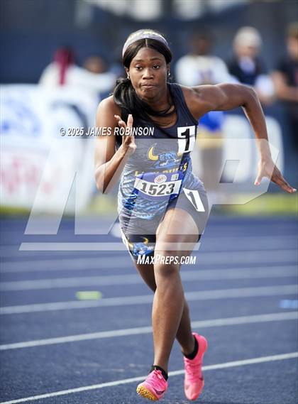 Thumbnail 1 in Bob Hayes Invitational (4x100m) photogallery.