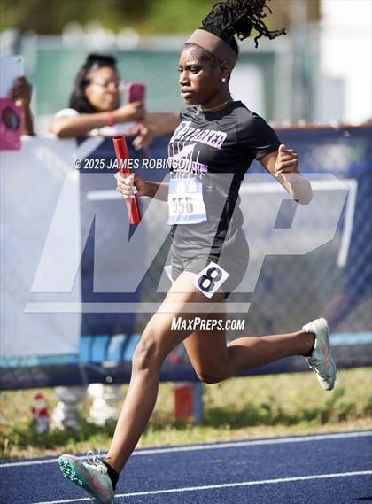Thumbnail 2 in Bob Hayes Invitational (4x100m) photogallery.