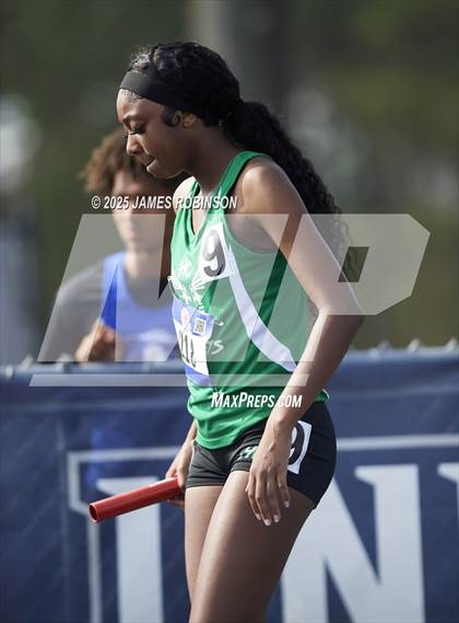 Thumbnail 2 in Bob Hayes Invitational (4x100m) photogallery.