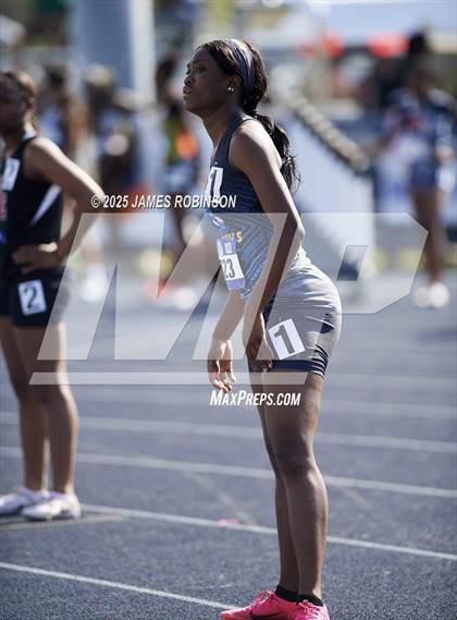 Thumbnail 3 in Bob Hayes Invitational (4x100m) photogallery.