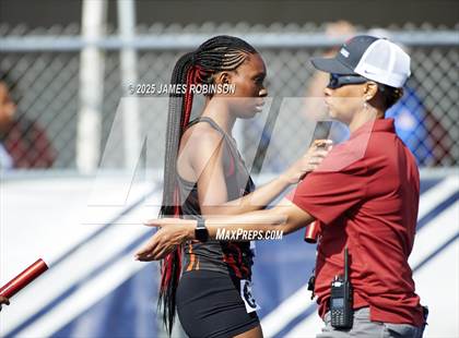 Thumbnail 2 in Bob Hayes Invitational (4x100m) photogallery.