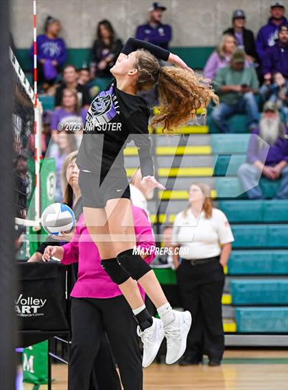 Thumbnail 3 in Schulenburg vs Stockdale  (UIL 2A Region IV Semifinal) photogallery.