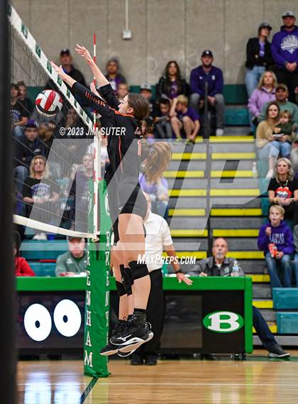 Thumbnail 3 in Schulenburg vs Stockdale  (UIL 2A Region IV Semifinal) photogallery.