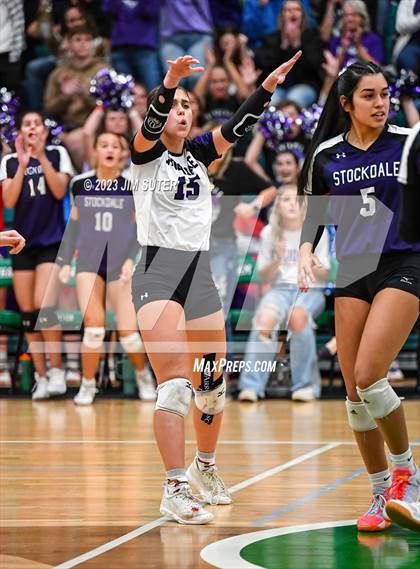 Thumbnail 2 in Schulenburg vs Stockdale  (UIL 2A Region IV Semifinal) photogallery.