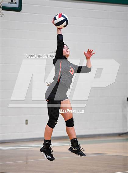 Thumbnail 3 in Schulenburg vs Stockdale  (UIL 2A Region IV Semifinal) photogallery.