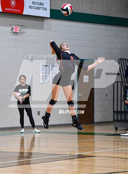 Thumbnail 2 in Schulenburg vs Stockdale  (UIL 2A Region IV Semifinal) photogallery.