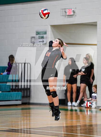 Thumbnail 2 in Schulenburg vs Stockdale  (UIL 2A Region IV Semifinal) photogallery.