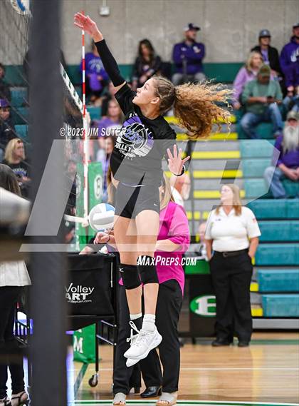 Thumbnail 1 in Schulenburg vs Stockdale  (UIL 2A Region IV Semifinal) photogallery.