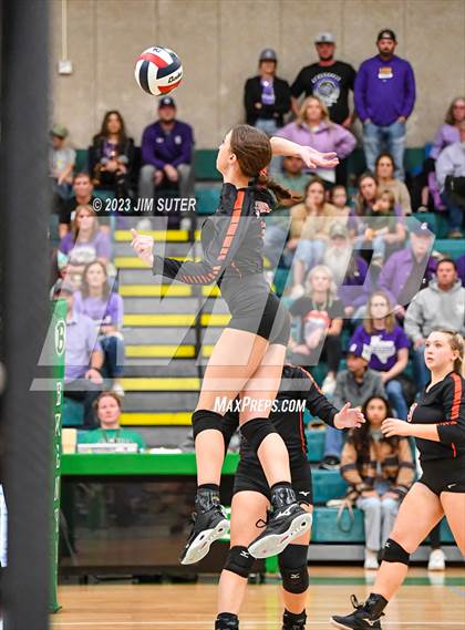 Thumbnail 2 in Schulenburg vs Stockdale  (UIL 2A Region IV Semifinal) photogallery.