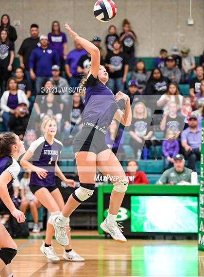 Thumbnail 3 in Schulenburg vs Stockdale  (UIL 2A Region IV Semifinal) photogallery.