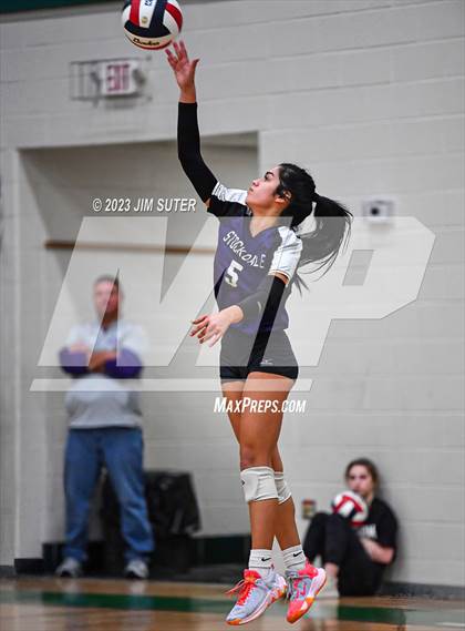 Thumbnail 3 in Schulenburg vs Stockdale  (UIL 2A Region IV Semifinal) photogallery.
