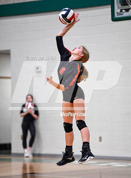 Thumbnail 3 in Schulenburg vs Stockdale  (UIL 2A Region IV Semifinal) photogallery.