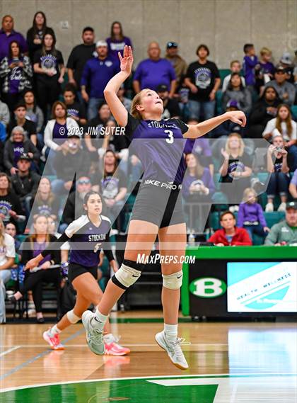 Thumbnail 3 in Schulenburg vs Stockdale  (UIL 2A Region IV Semifinal) photogallery.