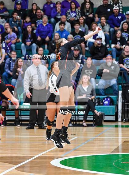 Thumbnail 3 in Schulenburg vs Stockdale  (UIL 2A Region IV Semifinal) photogallery.