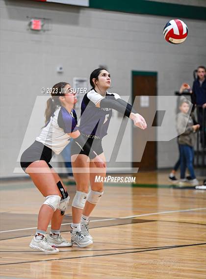Thumbnail 3 in Schulenburg vs Stockdale  (UIL 2A Region IV Semifinal) photogallery.
