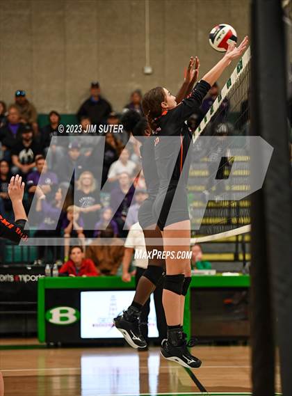 Thumbnail 2 in Schulenburg vs Stockdale  (UIL 2A Region IV Semifinal) photogallery.