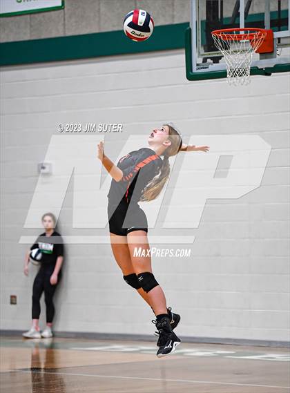 Thumbnail 3 in Schulenburg vs Stockdale  (UIL 2A Region IV Semifinal) photogallery.