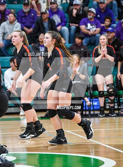 Thumbnail 3 in Schulenburg vs Stockdale  (UIL 2A Region IV Semifinal) photogallery.
