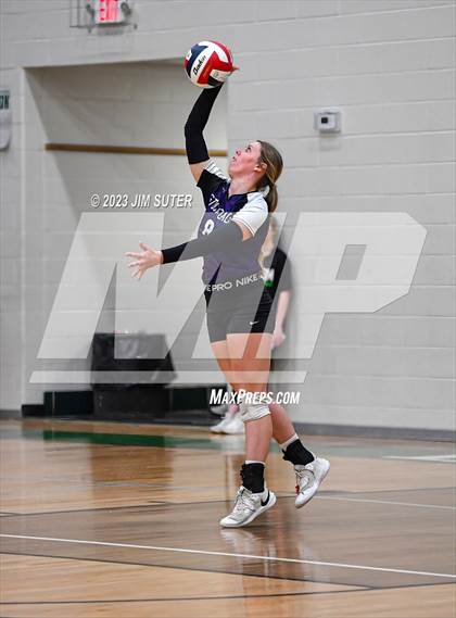 Thumbnail 3 in Schulenburg vs Stockdale  (UIL 2A Region IV Semifinal) photogallery.